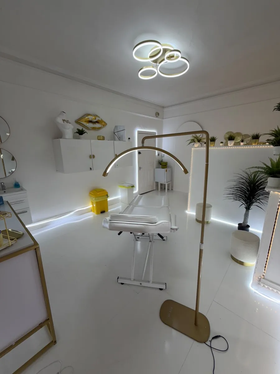 Treatment bed under the gold arc lamp